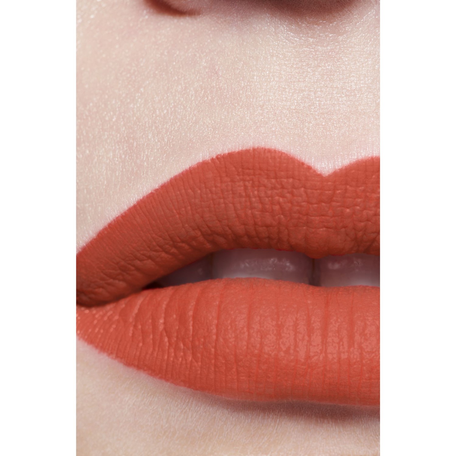 LA BARRA DE LABIOS LÍQUIDA MATE INTENSA DE LARGA DURACIÓN